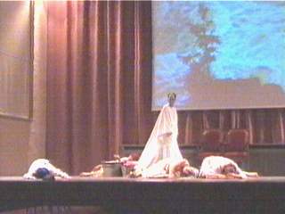 immagine da Storie di ilio, spettacolo teatrale realizzato da Cantieri Nomadi